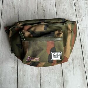 PREOWNED HERSCHEL LA LAKERS CAMO PRINT BELT BAG WAIST PACK HIP GREEN BROWN BAG
